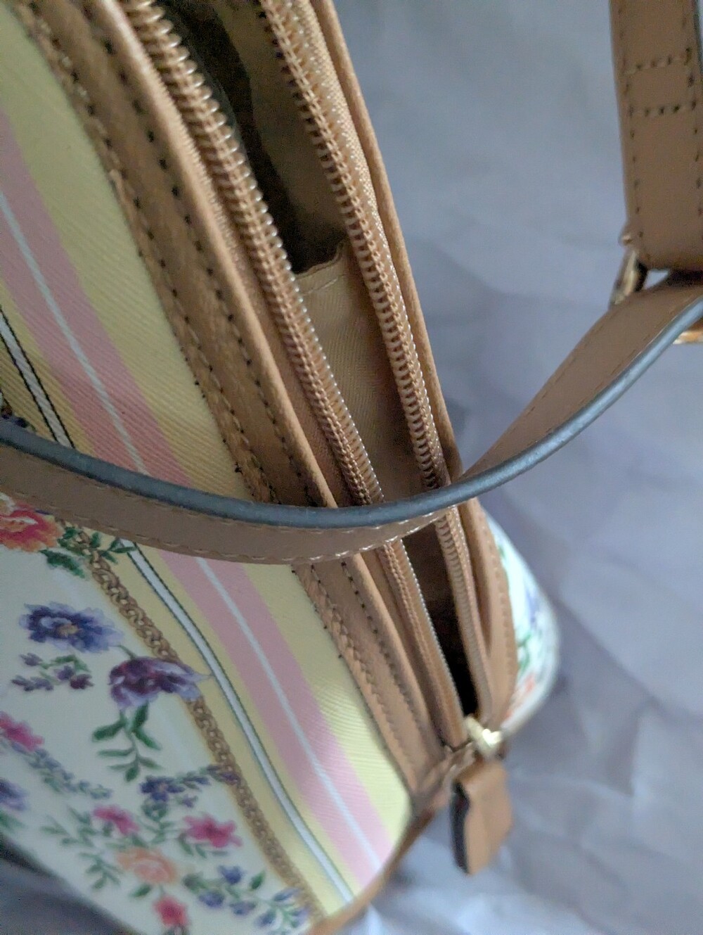 Crossbody Dome Satchel Large Floral Print - Picture 5 of 13